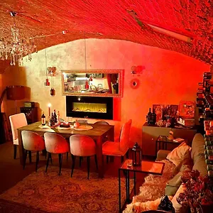 https://la-cave-rouge-secret-wine-cellar-in-the-center.it-tuscanyhotel.com